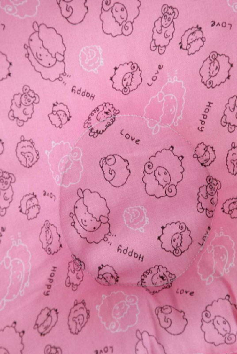 Подушка для новорожденных "Барашки" малиновые