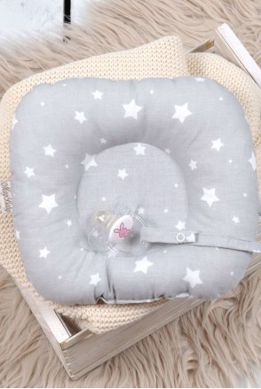 Детская подушка для новорожденных с держателем Белые звезды на сером