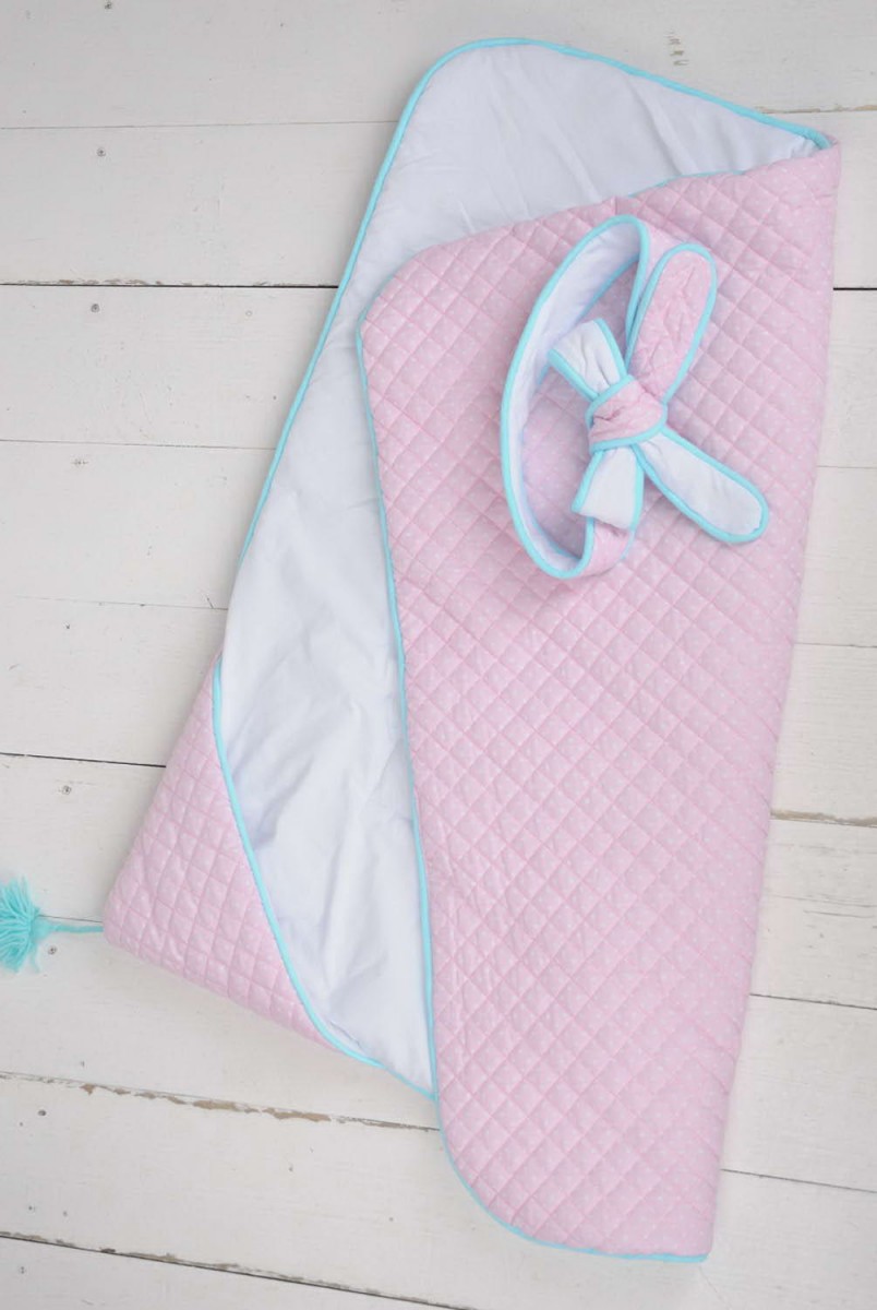 Демисезонный стеганый конверт-одеяло с кисточкой на выписку розово-бирюзовый
