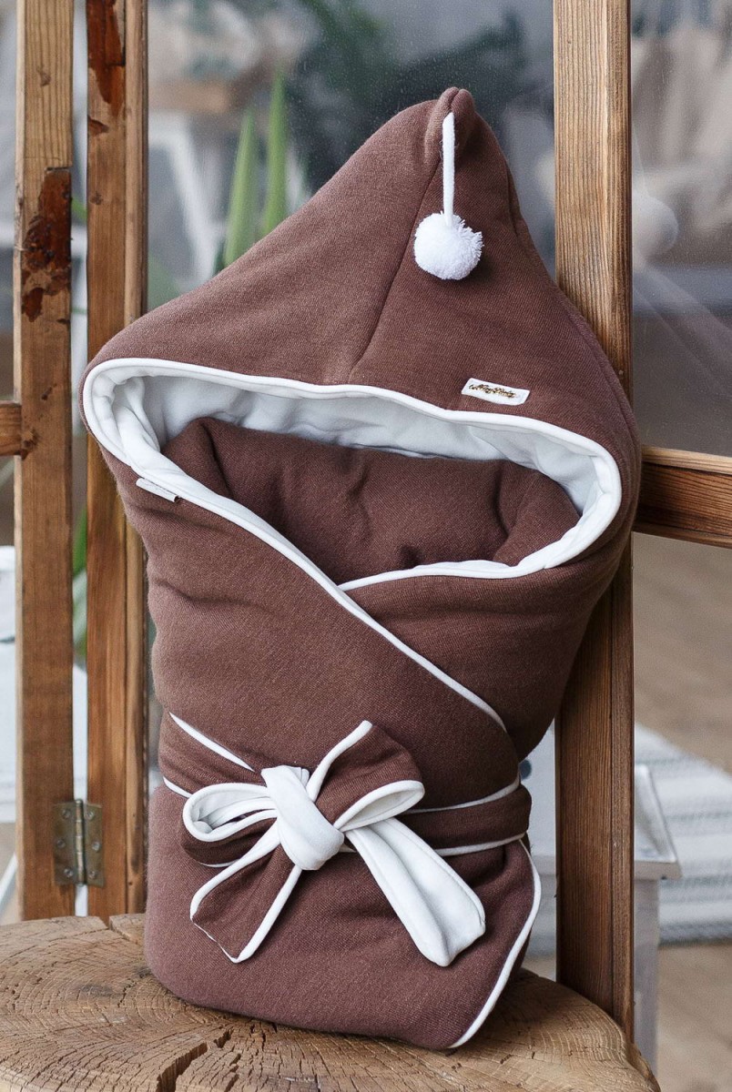 Конверт-одеяло на выписку Гномик на трикотаже коричневый каштан