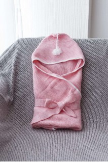 Вязаный конверт-плед с кисточкой розовый меланж