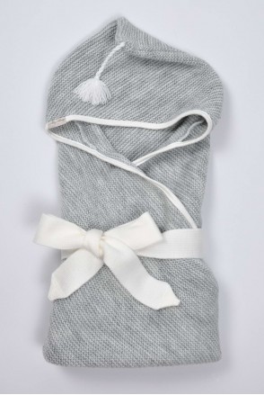Вязаный конверт-плед с кисточкой для новорожденных серый