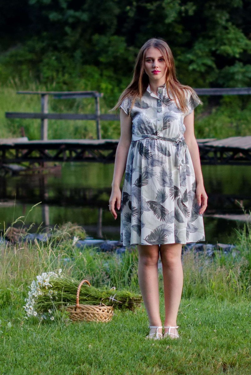 Платье ALEX темно-оливковые листья на молочном фоне для беременных и кормления
